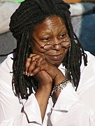 Whoopi Goldberg joue Alice Adrose