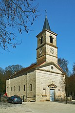 Façade et clocher de l'église.