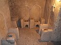 Asientos de piedra en el interior del Cementerio de las Clarisas.