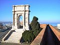 Arco di Traiano e marciaronda sulle mura del porto