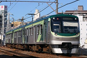 池上線で運用される7000系 （2021年3月14日 石川台駅 - 雪が谷大塚駅間）