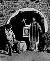 Paul Gruyer : Locronan, grande Troménie, reposoir avec statue en l'honneur des trépassés (photo de 1903 probablement)