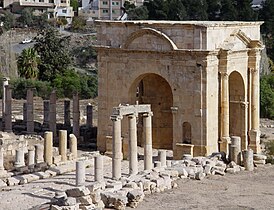 Tetrapylon y Gogledd, Jerash