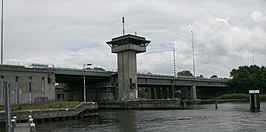 Schinkelbrug gezien vanaf de Nieuwe Meer