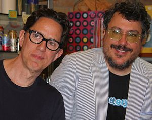 John Flansburgh (kiri) dan John Linnell