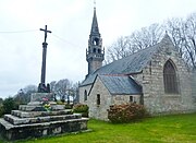 La chapelle et son calvaire.