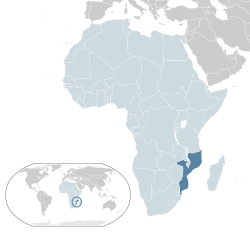 Lokasi  Mozambik  (biru tua) – di Afrika  (biru muda & abu-abu gelap) – di Uni Afrika  (biru muda)