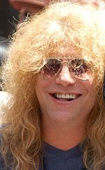 Efter att trummisen Steven Adler fått sparken 1990, ersattes han av Matt Sorum.