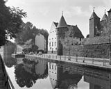 Onze Lieve Vrouwewal, Jekertoren (m.) en links in het kanaal gebouwd de 'bloedbak', 1961