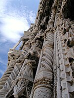 Dettaglio del portale della Cattedrale di Sebenico in Croazia