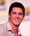 Steven R. McQueen interpreta Jeremy Gilbert.