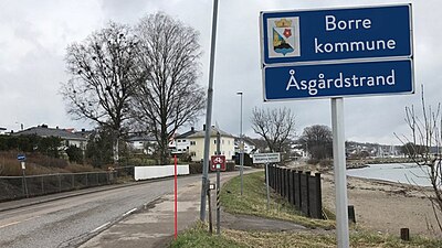 Skylt vid gränsen till dåvarande Borre kommun i Åsgårdstrand.