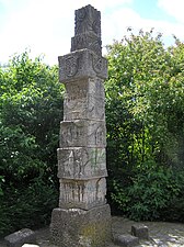 Stele im Park