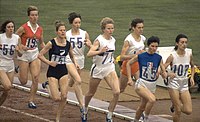 800-Meter-Finale der Frauen 1964: Marise Chamberlain im schwarzen Trikot gewinnt Bronze