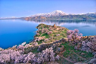 Akdamar Adası i Tyrkiets største sø, Vansøen.