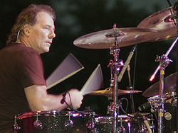 Aynsley Dunbar esiintymässä vuonna 2007.