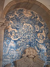 Albarrada, flower vase by Valentim de Almeida (between 1729 and 1731); Cathedral of Porto, Portugal.