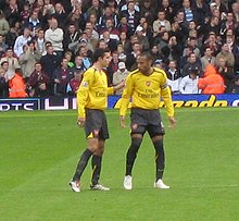 Thierry Henry discutant avec Robin van Persie au cours d'un match sous les couleurs d'Arsenal