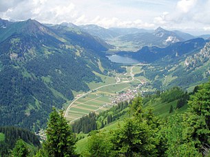 Blick auf Nesselwängle und das Tannheimer Tal