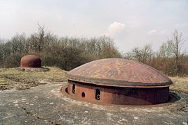 Torreta de 75 mm model 1933 (bloc 8 de l'ouvrage de Métrich); quatre metres de diàmetre amb una part mòbil de 130 tones