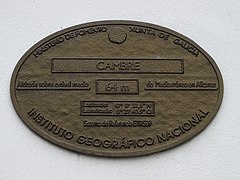 Placa altimétrica na Casa do Concello.