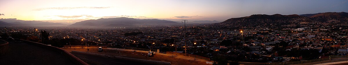 Vista panorámica de Oaxaca de Juárez desde o Cerro de El Fortín.