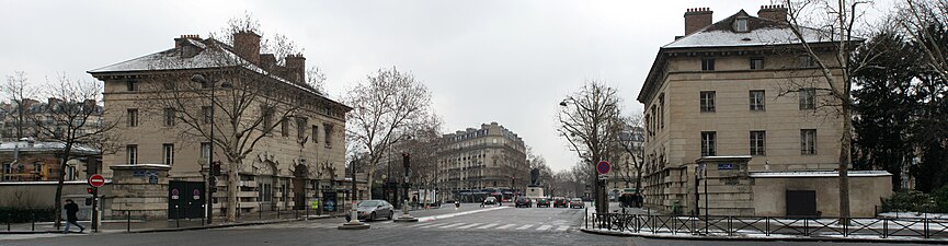 Les deux pavillons de Claude-Nicolas Ledoux formant la barrière d'Enfer sont classés monuments historiques[11].