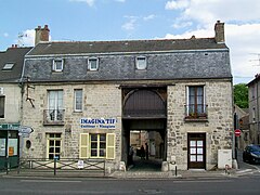 L'ancien hôtel du Mouton, ancien relais de poste.