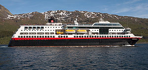 M/S Midnatsol i Raftsundet