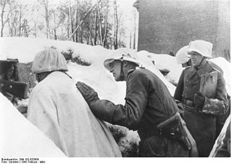 Schwarzweiß-Foto von Lindemann im Schützengraben