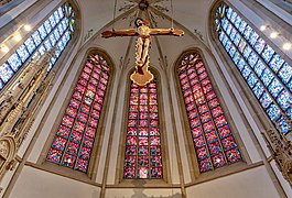 Crucifix dans l'église (2018).