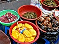 Jangajji dan namul (sayur liar) dijual di pasar Namdaemun di Seoul.