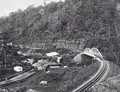 Zahnstangenabschnitt mit Brücke über den Fluss Anai bei Bukittinggi