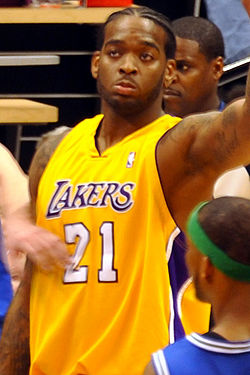 Powell 2010 im Trikot der Lakers