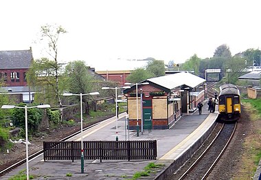 Estação Ashton-under-Lyne, uma estação com plataforma de ilha na Inglaterra