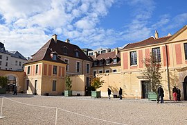 Les anciens bâtiments rénovés.