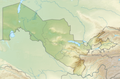 Mapa konturowa Uzbekistanu, po prawej znajduje się czarny trójkącik z opisem „Góry Kuramińskie”