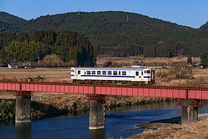 川内川を渡るキハ40形気動車 （2022年1月、栗野 - 吉松間）