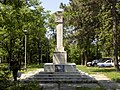 Monumento ai combattenti caduti presente nel parco cittadino