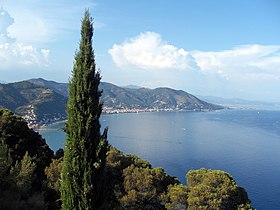 Vue du cap Mele.