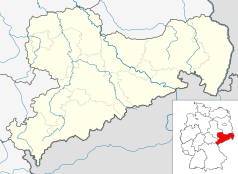 Mapa konturowa Saksonii, blisko centrum na prawo znajduje się punkt z opisem „Geising”