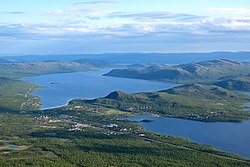 Kilpisjärven kylä nähtynä Saanalta.