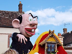 Représentation de Gargamel sur un char de carnaval à Sergines en 2017.