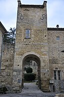 Porte du château des Poitiers.