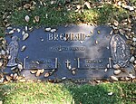 Brennans grav vid San Fernando Mission Cemetery.