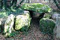 Le dolmen à cabinets latéraux de Locqueltas.