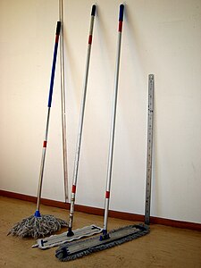 Mop handles From left: Classic yarn mop handle made of aluminum (thread mount), unadjustable aluminum handle for Velcro attached mop (50 cm), unadjustable aluminum handle for Velcro attached mop (60 cm), scale included for reference.