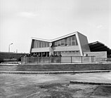 Örs vezér tere, Budapest (1970): Ursprüngliches Stationsgebäude mit M-förmigem Profil für Metró