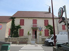 The town hall in Chilly-le-Vignoble