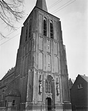 Kerktoren van kerk Bakel (april 1958)